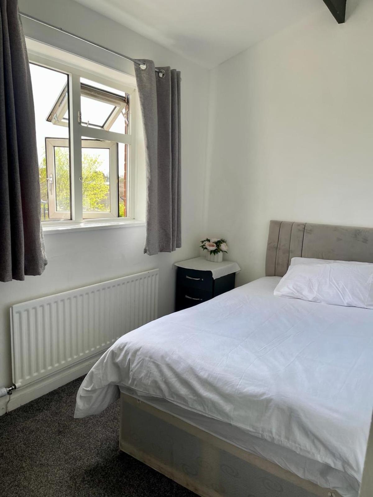 Homestays-Close To Coventry City And University I Free Parking I Wi-Fi 외부 사진