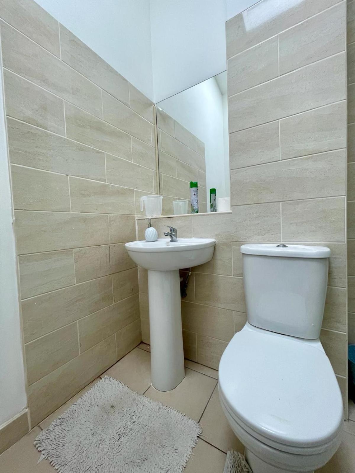 Homestays-Close To Coventry City And University I Free Parking I Wi-Fi 외부 사진