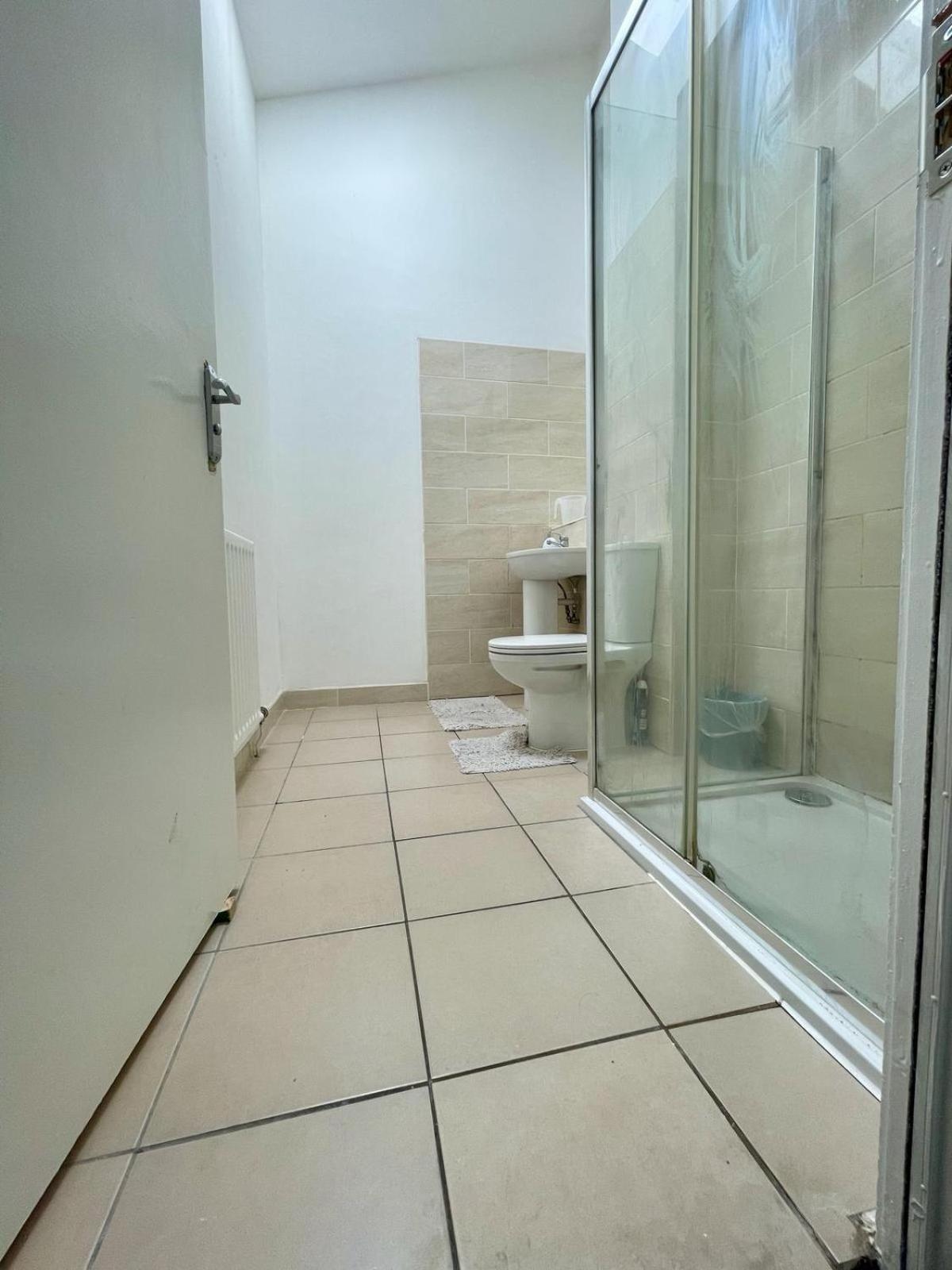 Homestays-Close To Coventry City And University I Free Parking I Wi-Fi 외부 사진
